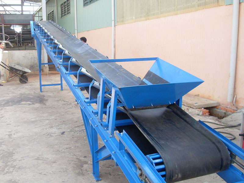 Ứng dụng thực tế của băng tải cao su máy phun bi