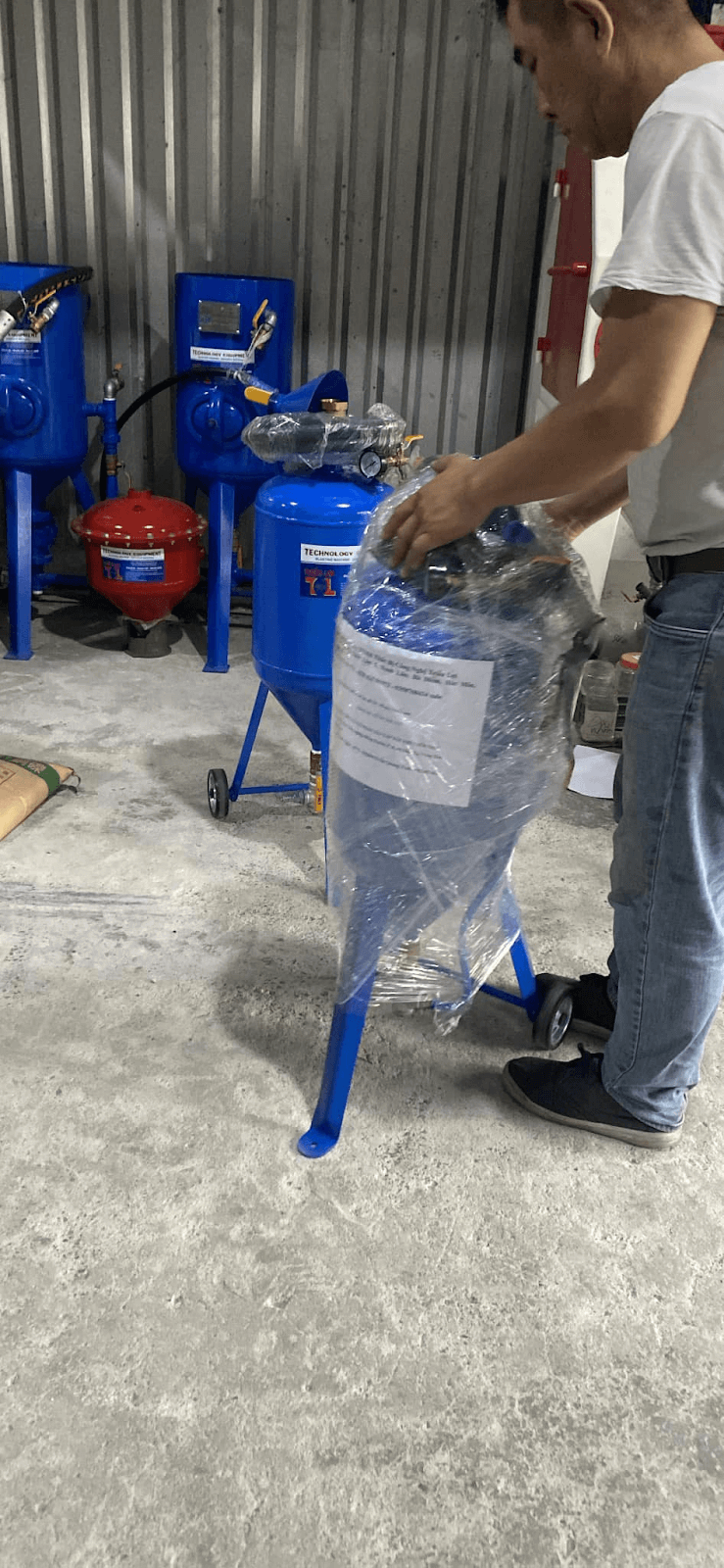 Jie Chu Việt Nam cung cấp máy phun cát cầm tay chất lượng cao