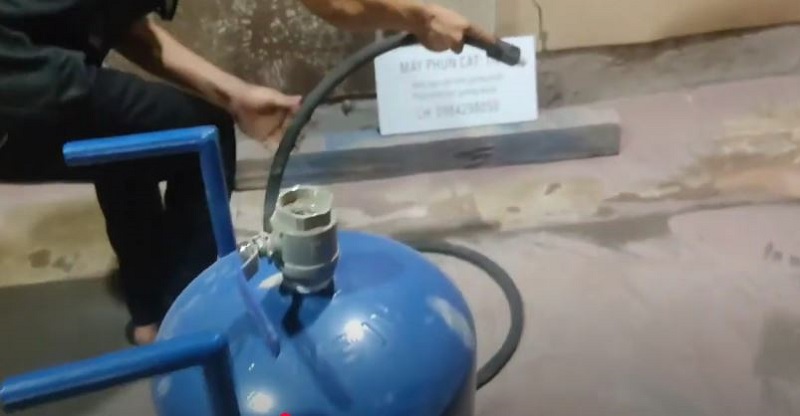 Lưu ý khi sử dụng máy phun cát kính để giữ kính bền đẹp